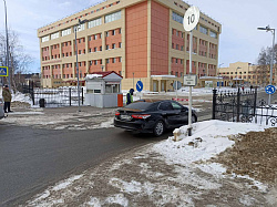 НАПОМИНАЕМ! Руководство ОКБ Ханты-Мансийска ограничивает въезд на территорию учреждения