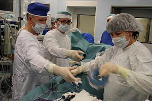 К 10-летию Службы трансплантации в Югре. Первая пересадка донорской почки от мамы - дочке