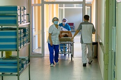 медсестра. младший медицинский персонал больницы. младший медперсонал. фотография медсестры. младший медицинский персонал больницы.